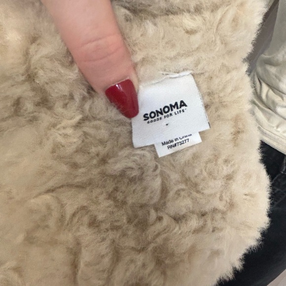 Reversible bucket hat with khaki green quilted material and faux wool - Picture 5 of 6